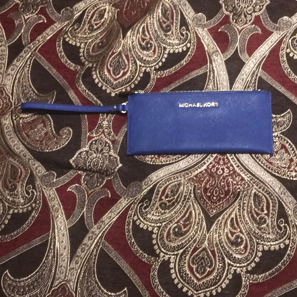 🔥🔥🔥Michael Kors Wristlet